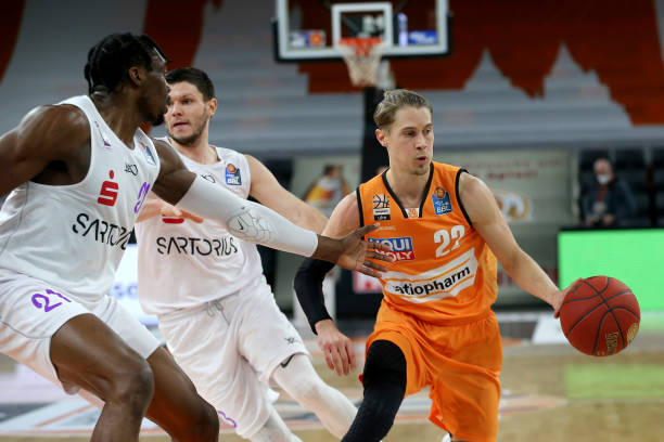 仅在篮板保 仅在篮板保