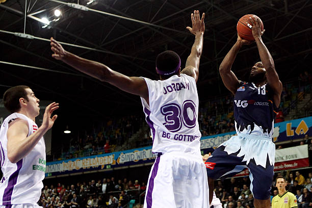 球队必须在 球队必须在